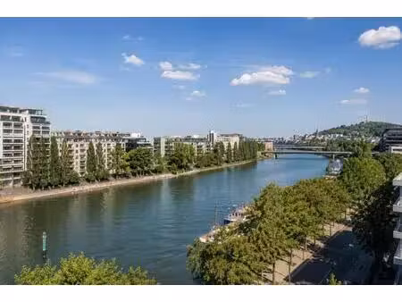 superbe t2 à 2 minutes à pieds du métro avec superbe terrasse !