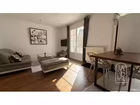 appartement renové avec balcon - place wilson