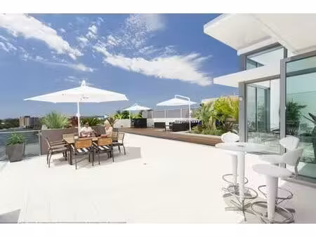 superbe t3 lumineux proche transports avec place de parking et grande terrasse de 40m² !