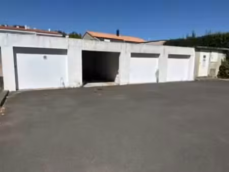 vente garage et parking à saint-jean-de-monts (85160) : à vendre / saint-jean-de-monts