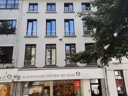 appartement rénové de 2 chambres sur la marnixlaan