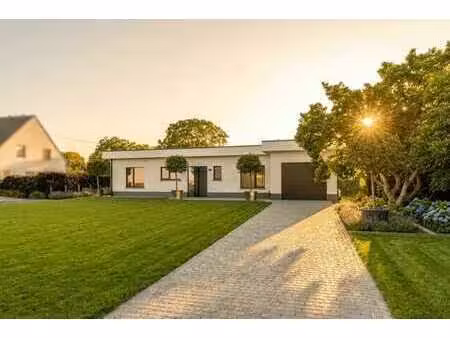 lichtrijke  gerenoveerde bungalow te koop in ruddervoorde!