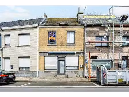 maison à rénover offrant un grand potentiel et un grenier sp