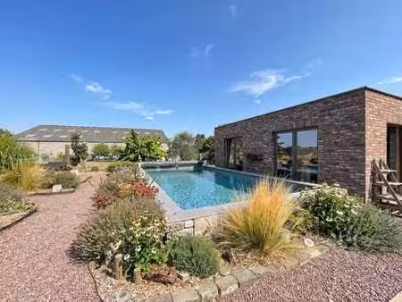superbe villa récente avec piscine