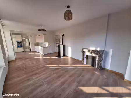 t4 rénové de 103 m² – centre d'ambert – lumineux – balcon