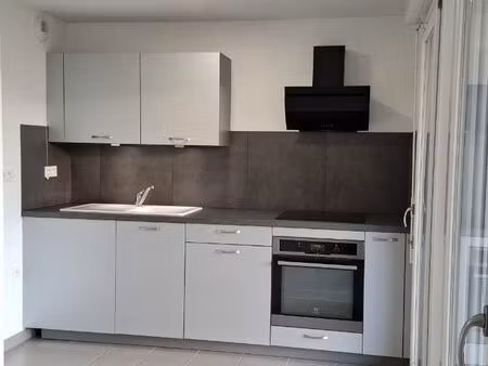 2 pièces récent avec terrasse et 2 parking