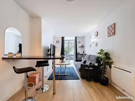 studio meublé 30m2 avec cour tours centre