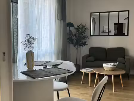? studio meublé avec parking – vannes – disponible de septembre à fin juin