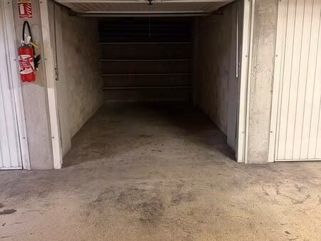 loue garage box prado / duveen 13008