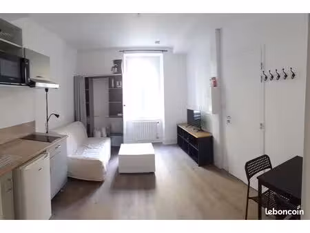 studio meublé rénové de 19 m² avec parking privatif - fougères