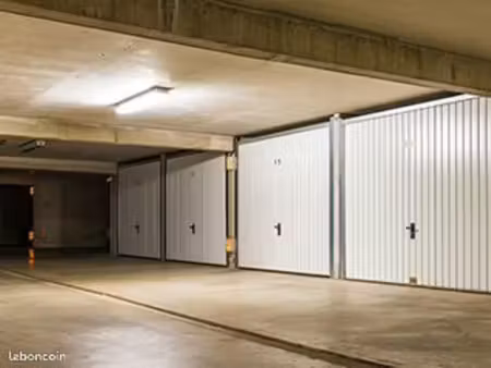 garage box 13m² dans bâtiment sécurisé proche chu