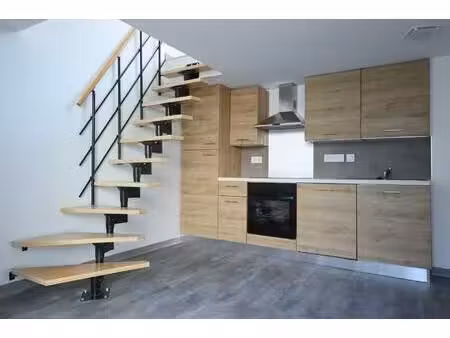 maison 2 chambres avec cour  entièrement rénovée