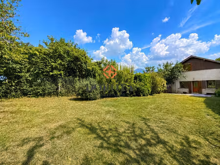 appartement  esprit maison avec jardin