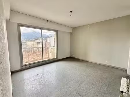 appartement plein centre vence 2 pièces 40m2 à rénover  avec balcon et cave