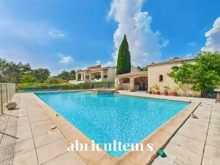 propriété de 308 m² sur 1 hectare — 8 pièces — lambesc (13410)