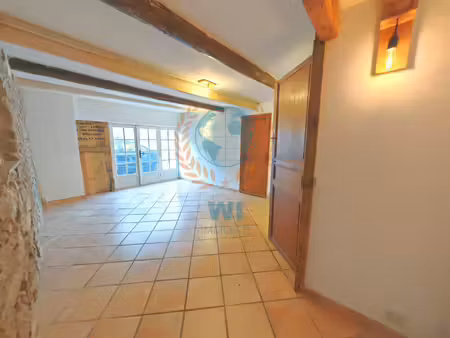 maison de village avec extérieur