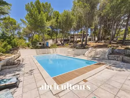 maison d’architecte de 257 m² avec piscine et jardin arboré de 4 000 m² en vente à...