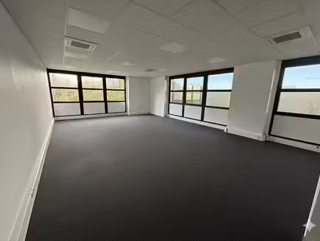 location bureaux 137 m²