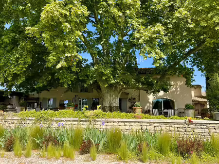 un mas d'exception aux portes du luberon.