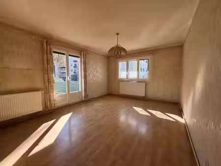 vente appartement 4 pièces 81m2 amélie-les-bains-palalda 66110 - 100000 € - surface privée