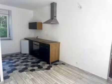 location appartement t1 à guingamp (22200) : à louer t1 / 20m² guingamp