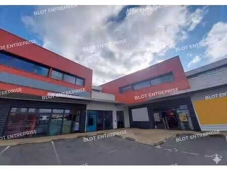 location commerce pontivy 56300 441m²