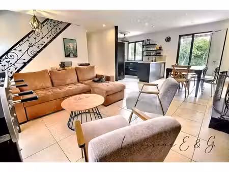 laigneville 60290 - pavillon 4 chambres - bureau - dépendance sur 600m² de terrain