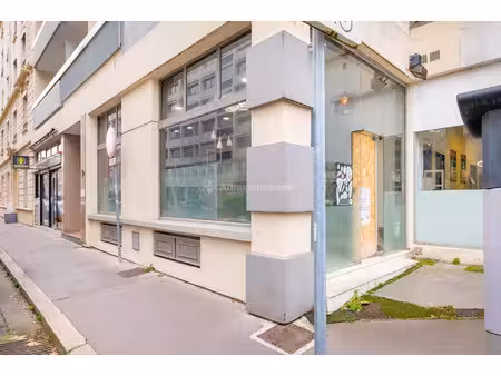 location local commercial 2 pièces 67 m2 à lyon 6