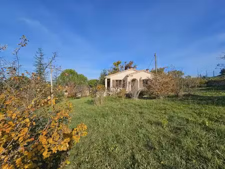 apt  luberon  jolie maison à rénover avec cabanon et belle vue dégagée
