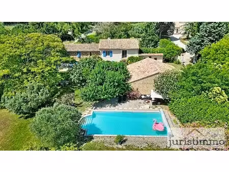 magnifique mas avec dependances et piscine