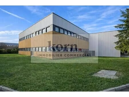location entrepôt 1 900 m²