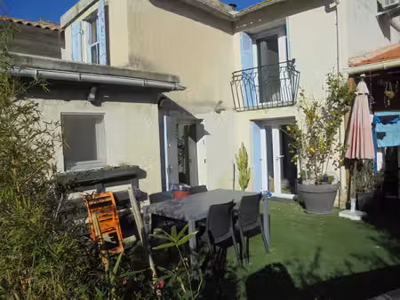 vendu eyragues (13630) - maison de village avec belle cour et garage