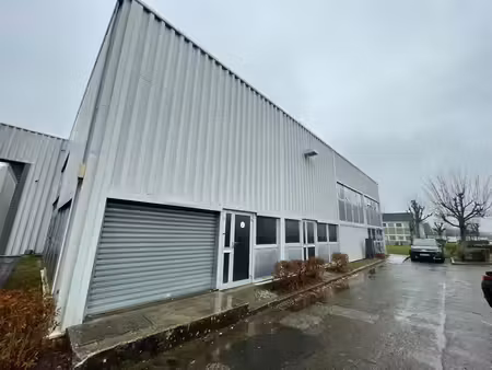 location local d’activités montigny le bretonneux 78180 144m²