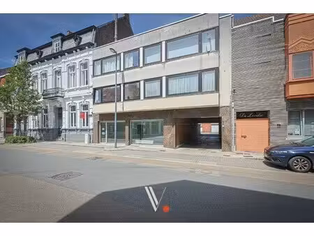 commercieel te koop in izegem met 2 slaapkamers