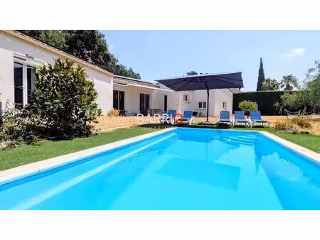 villa de plain-pied sur 2 900 m² de terrain avec piscine