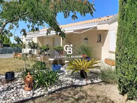 maison de plain-pied avec garage et jardin et saintes