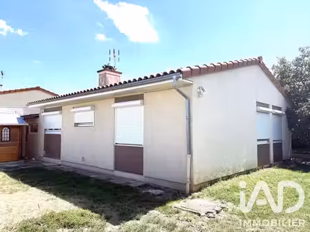maison traditionnelle à le cendre (63670)