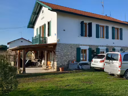grand appartement à vendre avec terrasse à mouguerre (64)