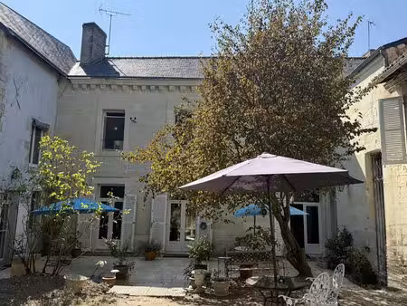 vie urbaine dans une demeure dotée de jardins clos