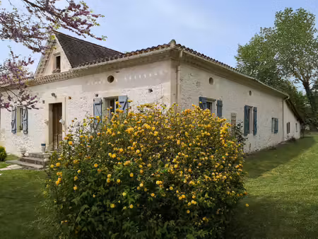 dept 32 a mauvezin  maison de caractère d'env 210 m2 sur 1700 m2 de terrain env