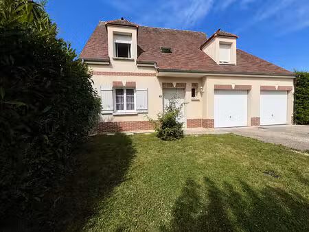 belle maison familiale 4 chambres avec double garage - quartier agréable  résidentiel !