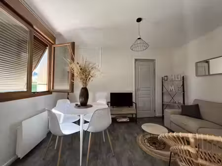 location meublée maison 5 pièces 60 m² à saint-etienne-de-cuines (73130)  1 050 €