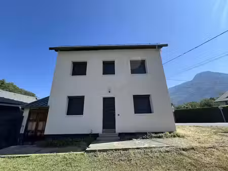 location meublée maison 5 pièces 60 m² à saint-etienne-de-cuines (73130)  1 100 €