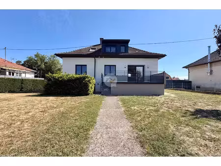 location maison 5 pièces 111 m² à bollwiller (68540)  1 200 €