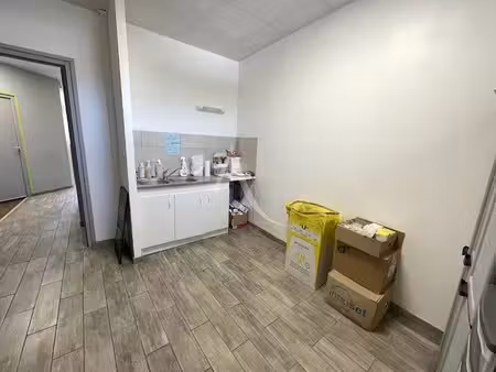 location locaux professionnels 0 pièces 10.32 m² à l'isle-jourdain (32600)  350 €