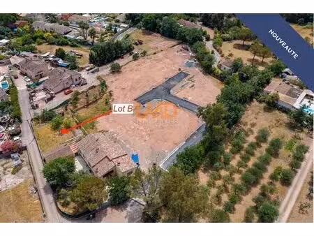 puget-sur-argens — terrain constructible plat 525 m²  hors lotis