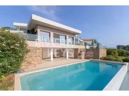 antibes: villa contemporaine dans un domaine privé avec piscine et vue mer panoramique
