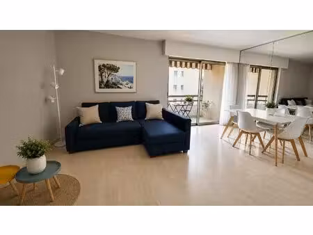 antibes centre ville - grand 2 pièces rénové 48 m2 - terrasse calme