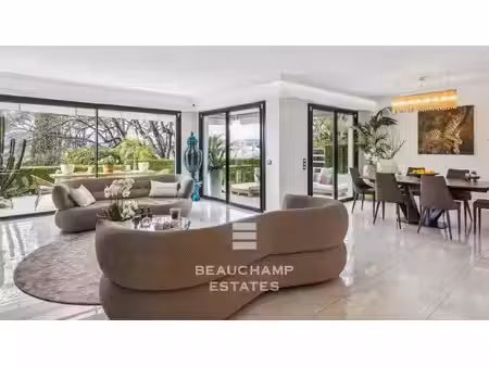 appartement contemporain avec vue collines