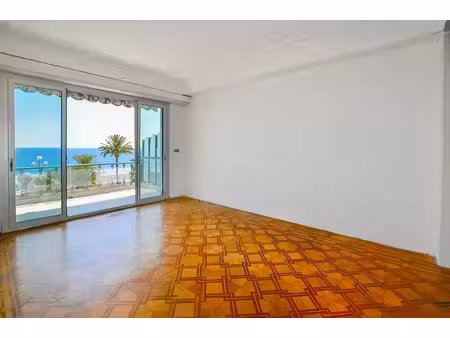 promenade des anglais  dans immeuble de luxe  splendide 3 pièces rénové avec terrasse et..